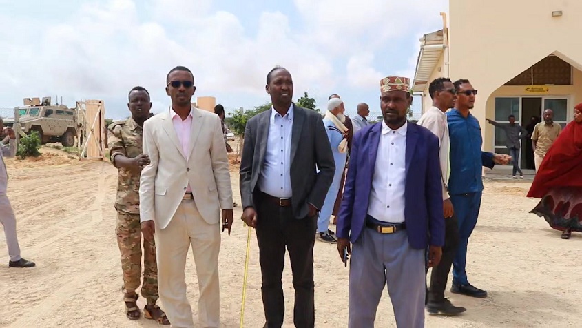 Wasiirka Amniga Koonfur Galbeed oo gaaray Baraawe.jpg